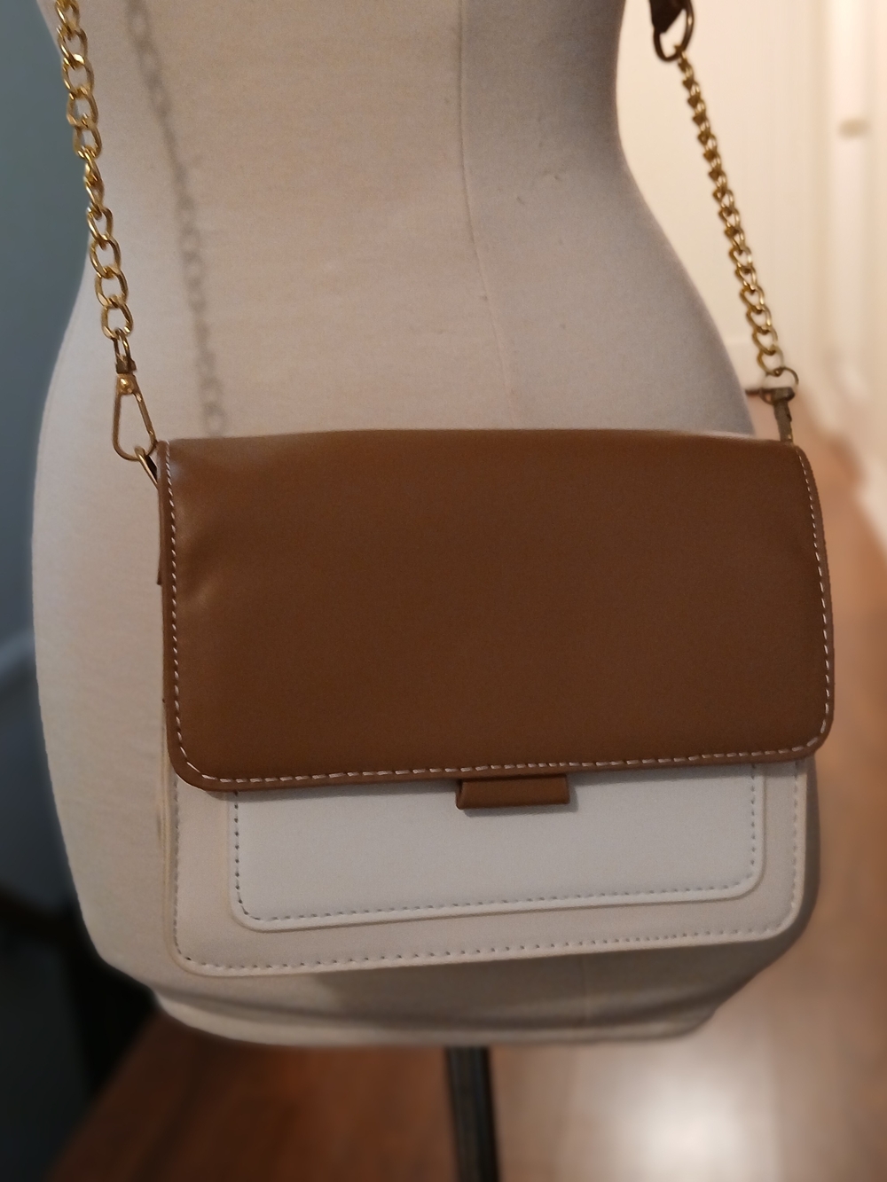 Two-Tone Tan and Cream Crossbody Bag with Gold Chain Strap